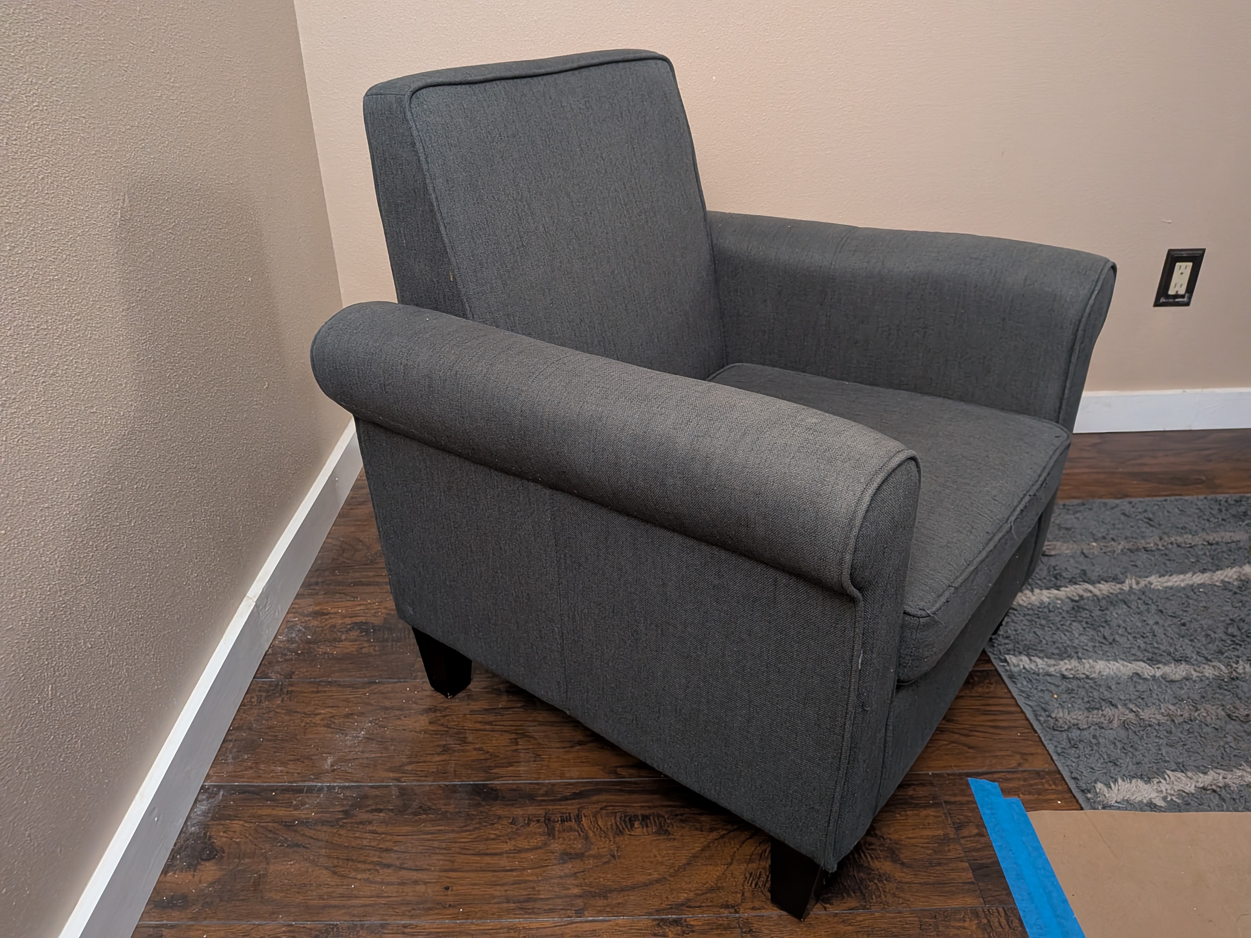 Comfortable Gray Accent Chair - Excellent Condition