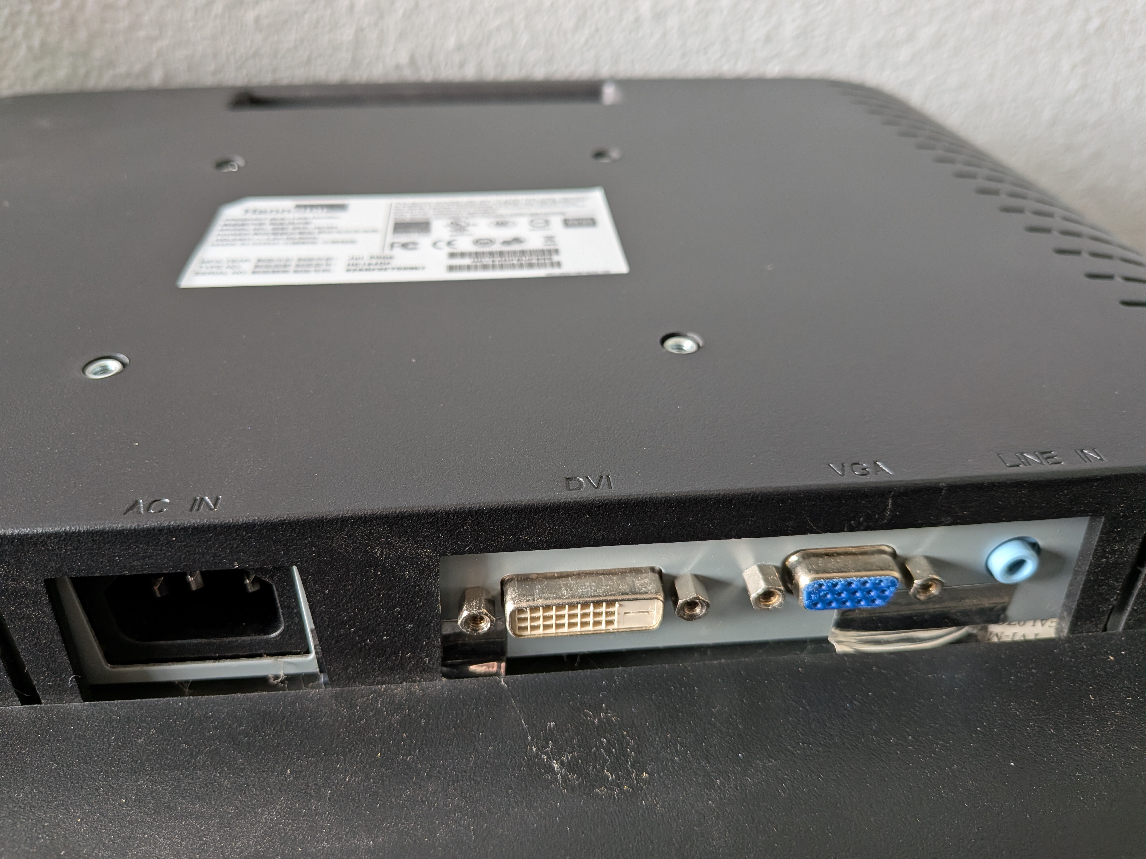 19" LCD Monitor (VGA/DVI ports only)