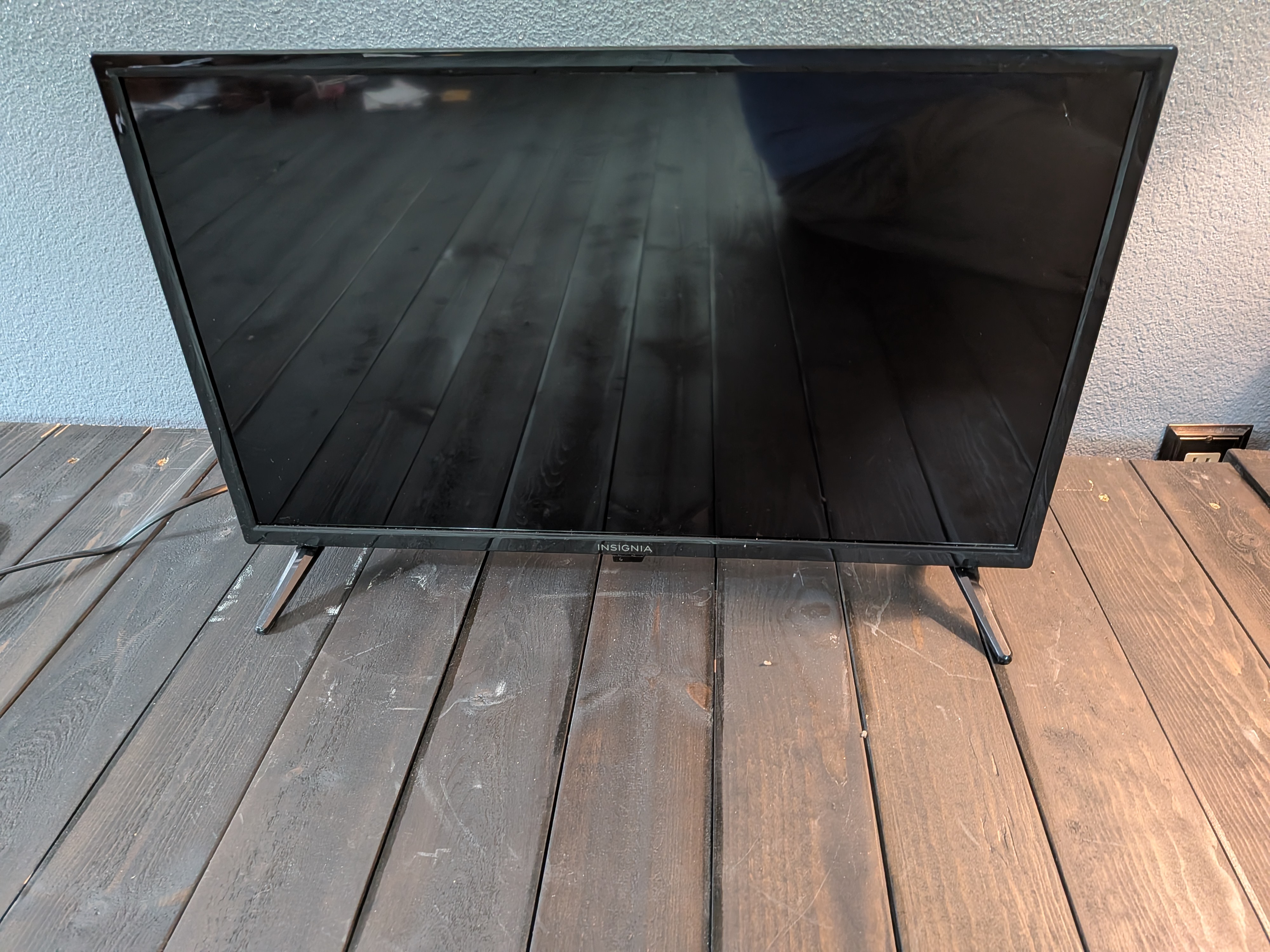 Insignia 24" 720p LED TV