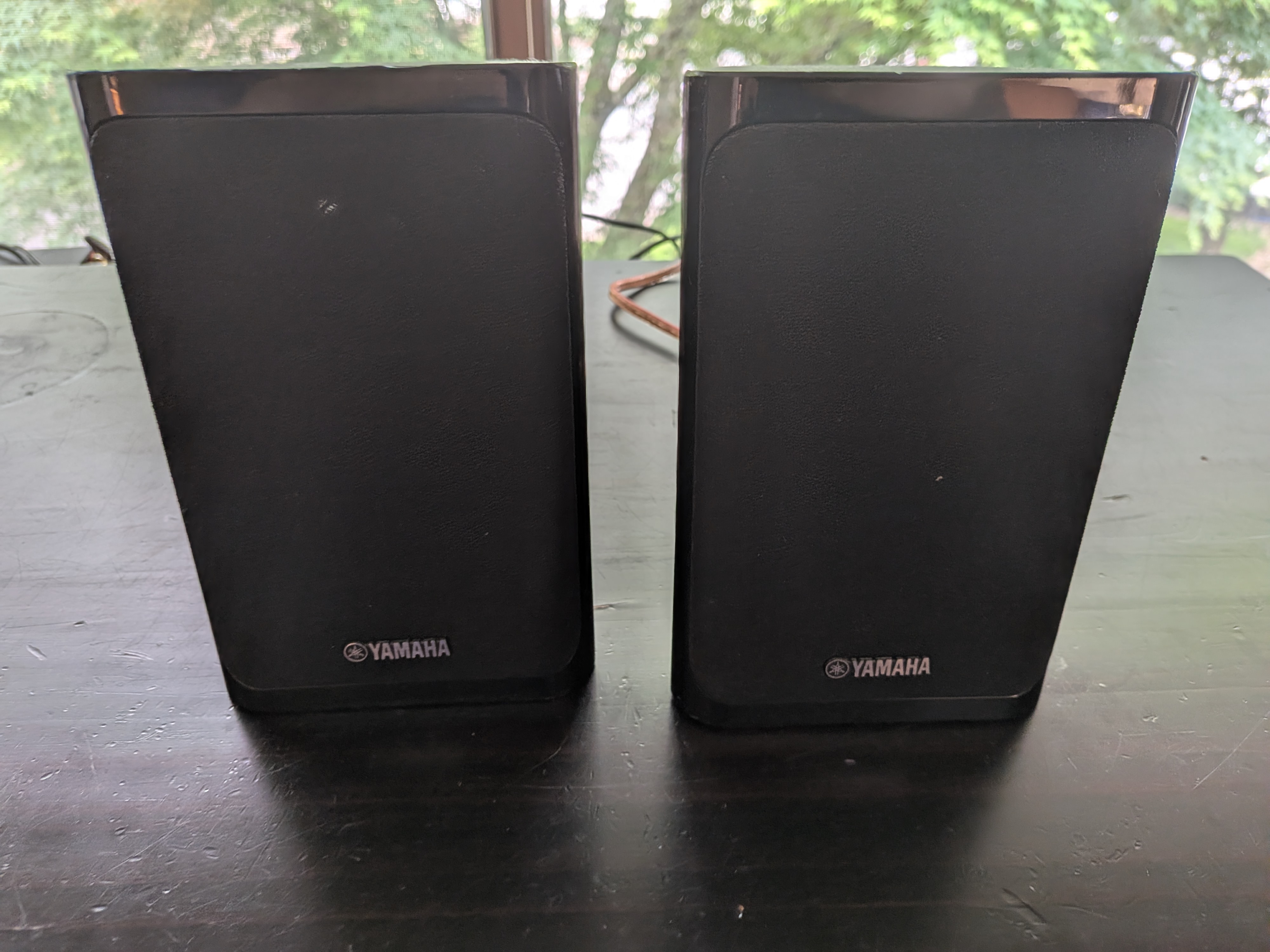 Yamaha NS-B40 Passive Bookshelf Speakers
