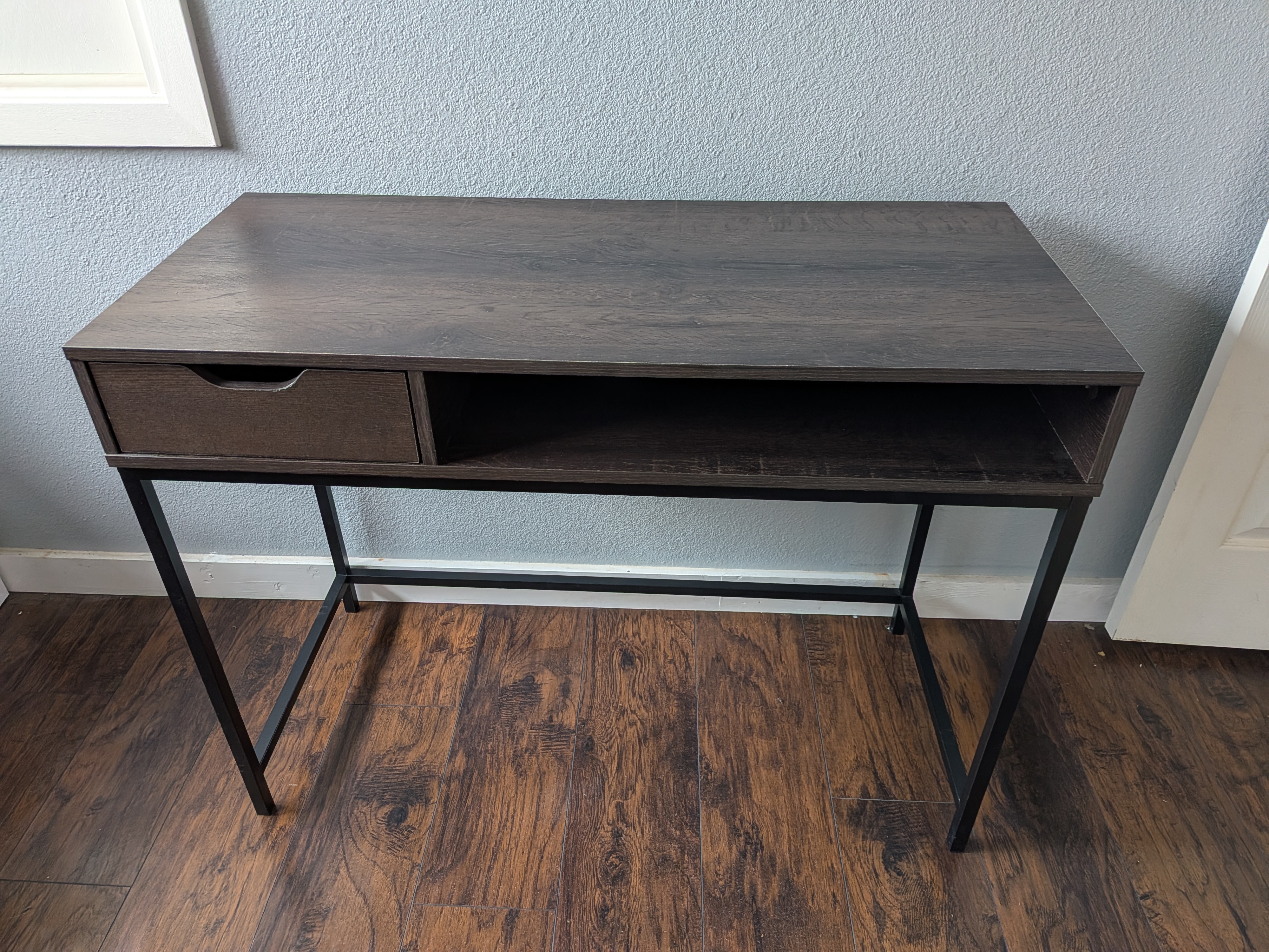 Compact writing desk