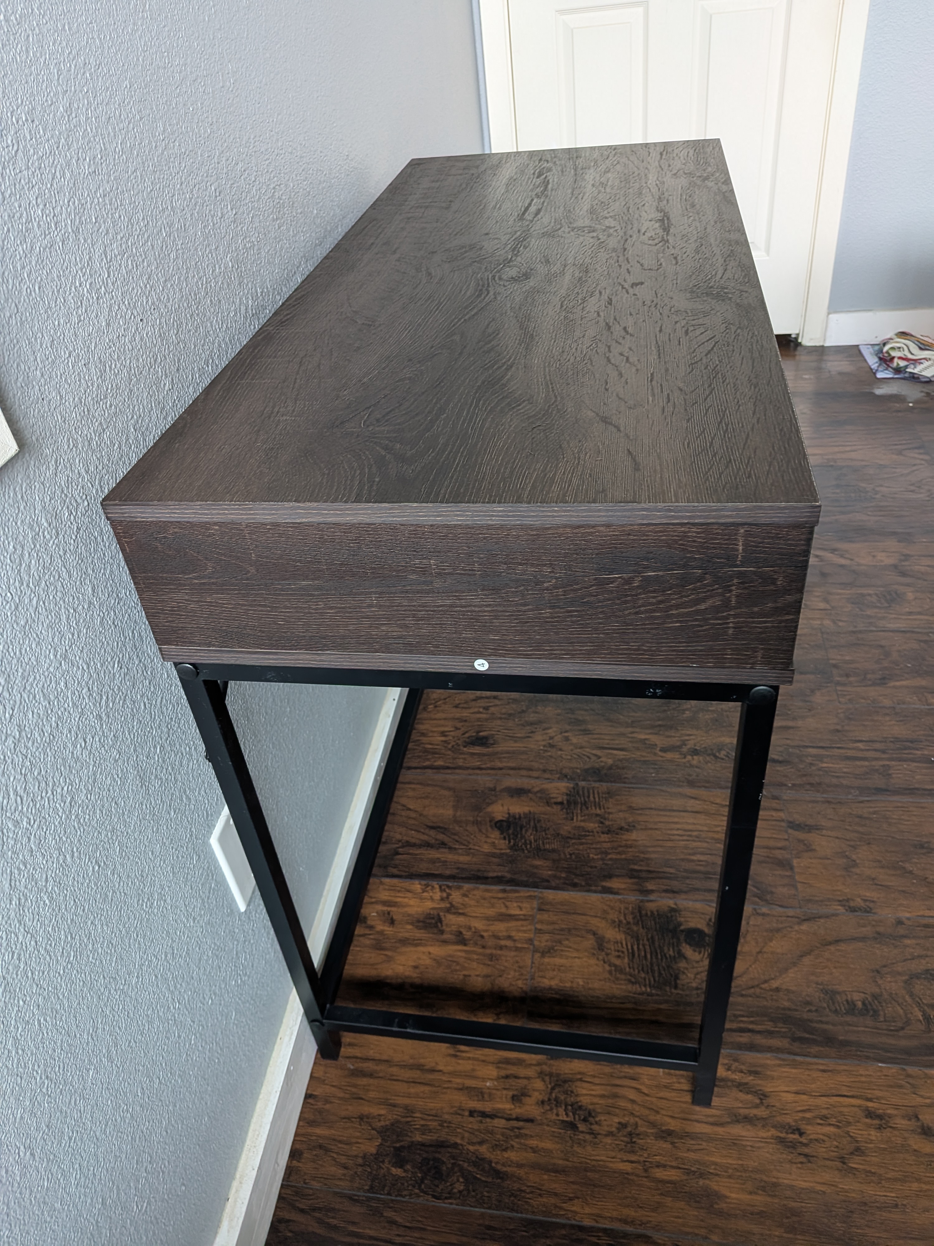 Compact writing desk